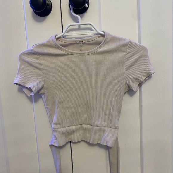 garage tie at the back crop top - Picture 2 of 2